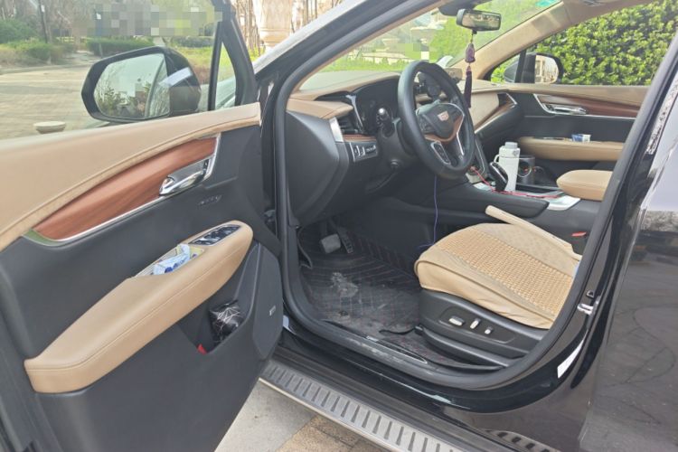 Used Cadillac XT5 2018 28E 4x4 Platinum Edition
