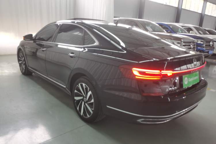 Used Volkswagen Passat 2022 330TSI Starry Luxury Edition Exterior 2