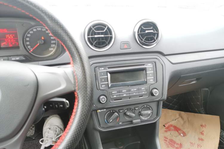 Used Volkswagen Jetta 2017 1.4L Manual Fashion Edition Audio And AC Panel