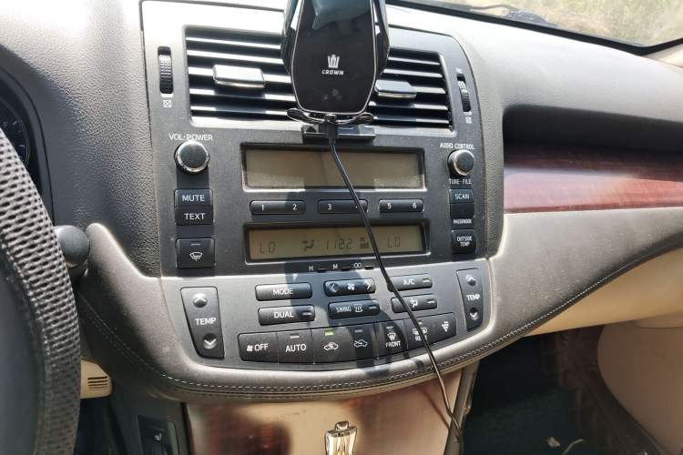 Used Toyota Crown 2010 2.5L Royal Leather Sunroof Edition Audio And AC Panel