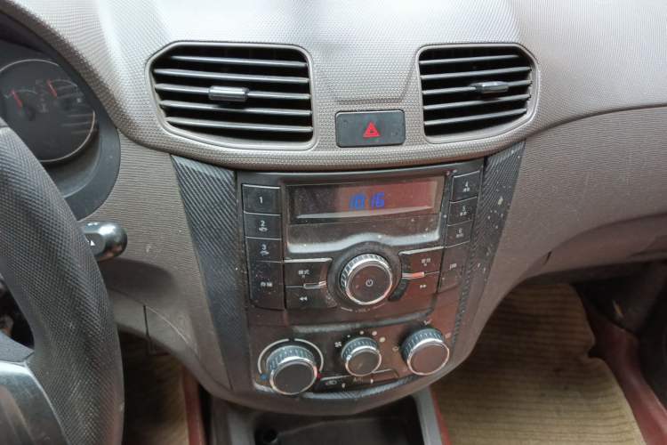 Used Wuling Hongguang 2014 1.5L S Standard Version Audio And AC Panel