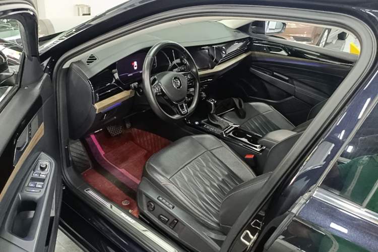 Used Volkswagen Passat 2019 330TSI Luxury Edition China VI Standard
