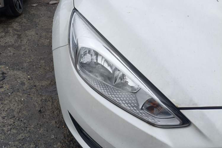 Used Ford Focus 2015 Hatchback 1.6L Automatic Comfort Model Right Front Headlight