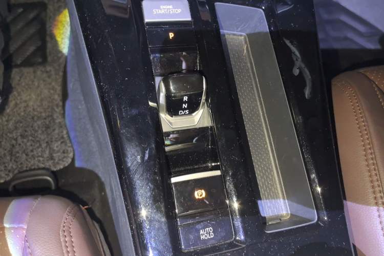 Used Volkswagen Lamando 2024 Lingdu L 200TSI DSG Trendy & Spicy Edition Gear Lever