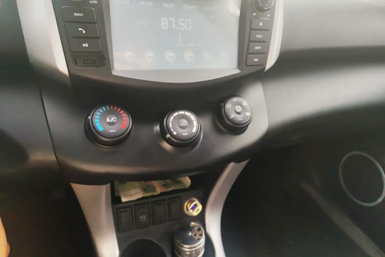 Used Lifan Auto X60 2012 Discovery Edition 1.8L Manual Luxury Model