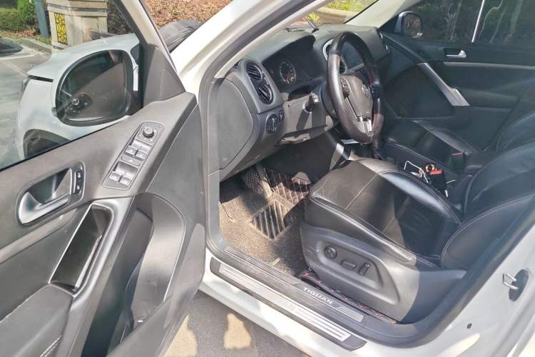 Used Volkswagen Tiguan 2016 300TSI Automatic All-Wheel Drive Luxury Edition Driver Seat