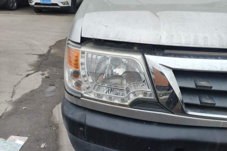 Used Dongfeng Ruichi 2013 3.2T Xingye Edition Diesel Two-Wheel Drive Standard Type CYQD80-E4