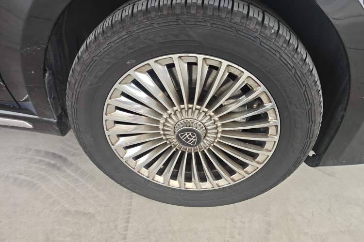 Used Mercedes-Benz Vito 2021 2.0T Business Version 7 Seats Right Front Wheel Hub