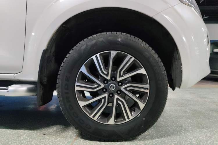 Used Nissan Terra 2018 2.5L Automatic 4x4 Flagship Edition Right Front Wheel Hub