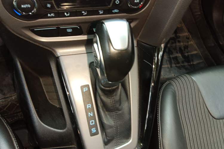 Used Ford Focus 2012 Hatchback 1.6L Automatic Fashion Edition Gear Lever