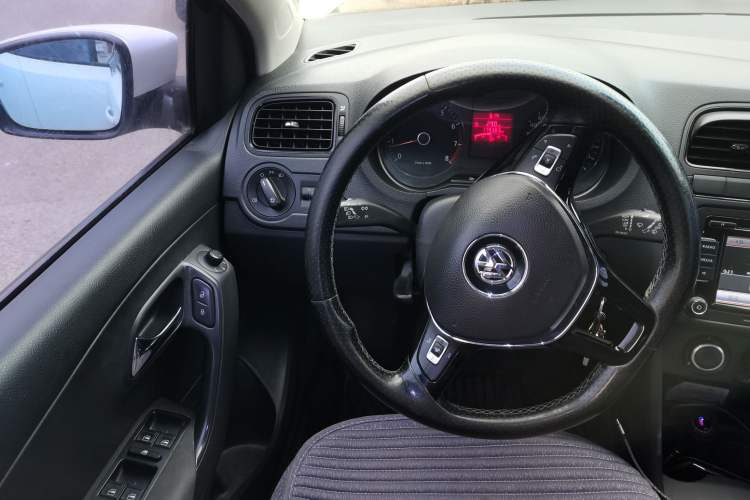 Used Volkswagen Polo 2011 1.4L Manual ZhiLe Edition Steering Wheel