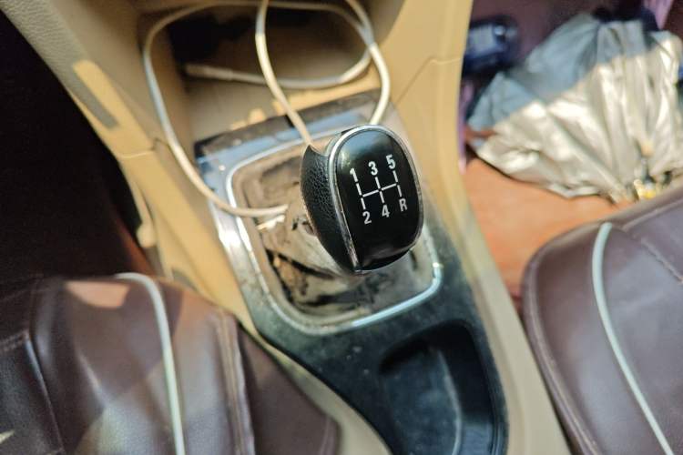 Used Baojun 730 2016 1.5L Manual Comfort Version 7 Seats China V Emission Standard Gear Lever