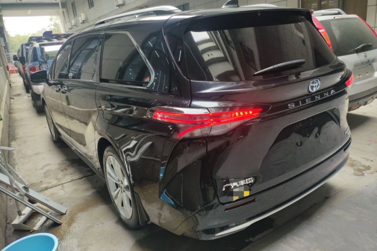 Used Toyota Sienna 2021 2.5L Hybrid Platinum Edition