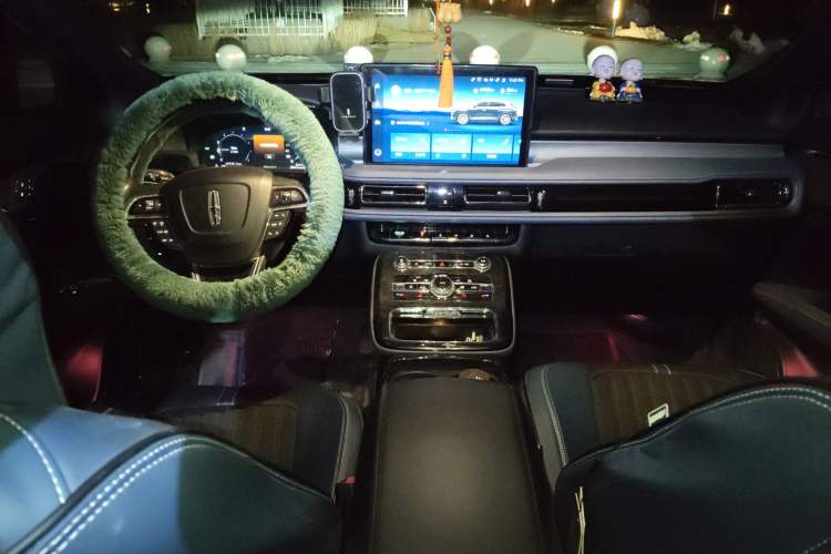 Used Lincoln Nautilus 2021 2.0T Four-Wheel Drive Luxury Edition Center Console