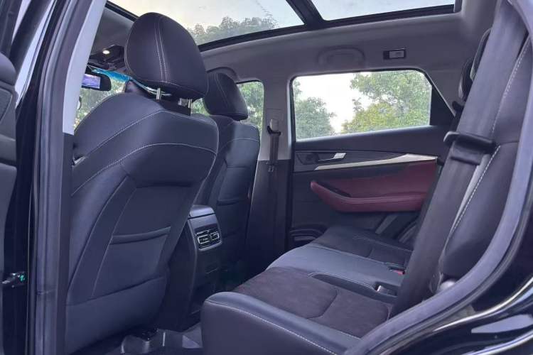 Used JETOUR X70 2023 1.5T DCT Beyond PRO Edition 5-Seater
