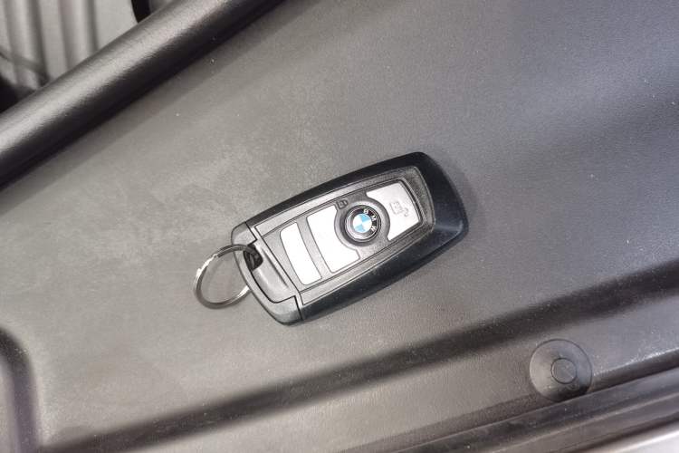 Used BMW 5 Series 2017 528Li Leading Model
