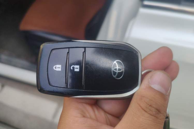 Used Toyota RAV4 2018 2.5L Automatic 4x4 Elite i Edition Vehicle Key