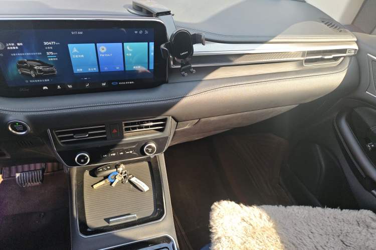 Used Ford Edge 2021 PLUS EcoBoost 245 Two-Wheel-Drive Platinum Edition 5 Seats