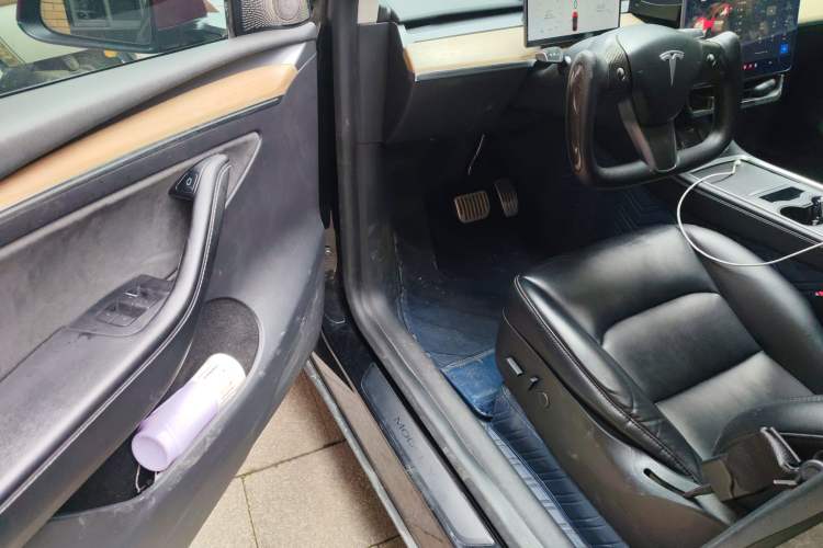 Used Tesla Model Y 2022 Long-Range All-Wheel-Drive Version