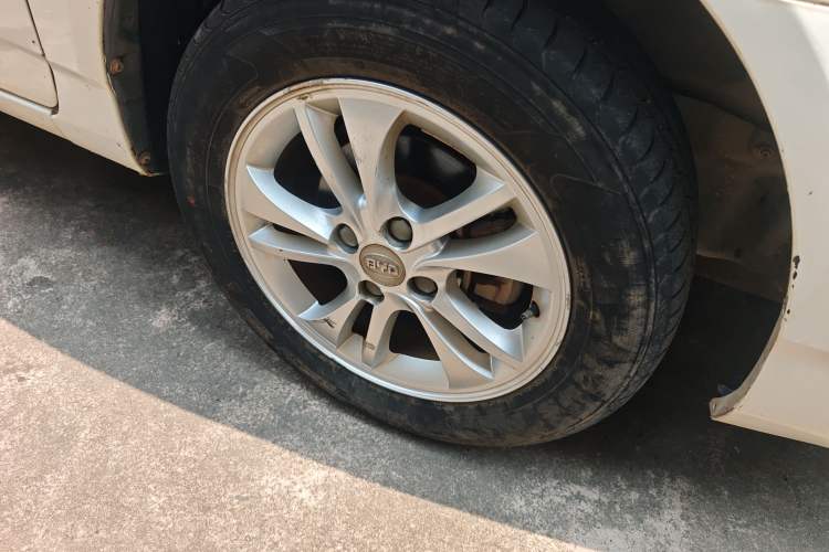 Used BYD F3 2015 Energy-Saving Edition 1.5L Automatic Luxury Model Right Front Wheel Hub