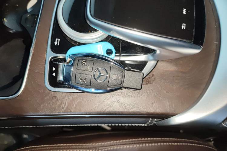 Used Mercedes-Benz GLC 2017 GLC 300 4MATIC Sport Edition Interior 1