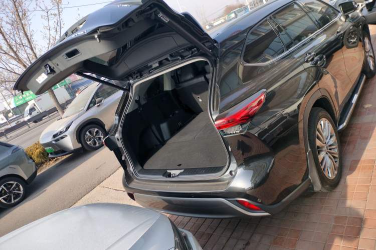 Used Toyota Highlander 2024 2.5L Smart Electric Hybrid Dual-Engine Four-Wheel Drive Prestige Version – 7 Seats
