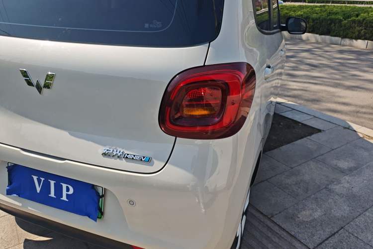 Used Wuling Hongguang MINIEV 2025 Four-Door Version Advanced Edition Right Rear Taillight