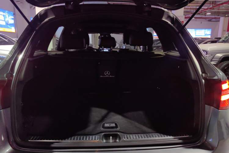 Used Mercedes-Benz GLC 2018 GLC 300 4MATIC Luxury Model Trunk