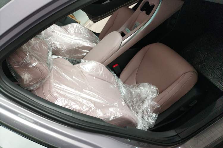 Used XPeng MONA M03 2025 600 with Ultra-Long Range Max Right Front Seat