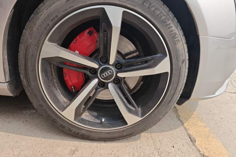 Used Audi A4L 2015 35 TFSI Millionth Anniversary Intelligent Edition Right Front Wheel Hub