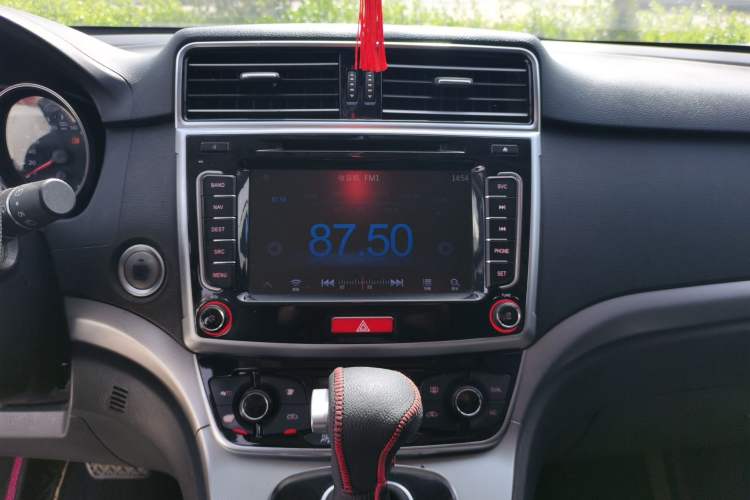 Used Haval M6 2017 1.5T Automatic Two-Wheel Drive Elite Model Audio And AC Panel