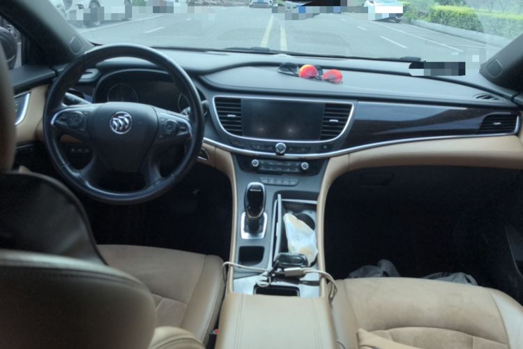 Used Buick LaCrosse 2018 28T Luxury Model Center Console