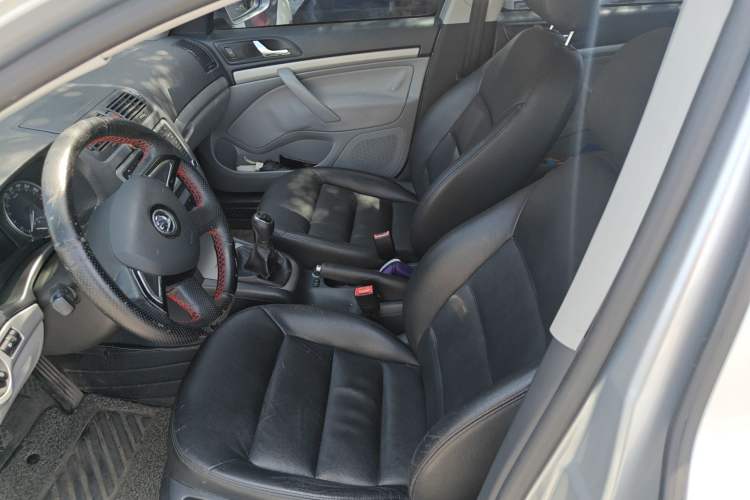 Used Skoda Octavia 2015 Classic Model 1.6L Manual Eado Version
