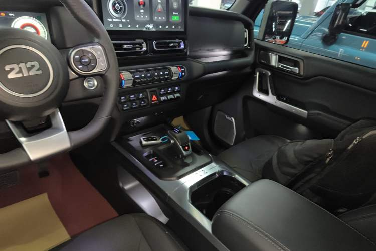 Used 212 T01 2024 2.0T Explorer Gear Lever