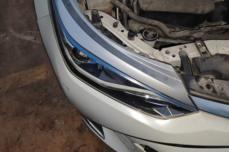 Used Toyota Levin 2016 Dual-Engine 1.8H GS E-CVT Elite Model with Sunroof Right Front Headlight