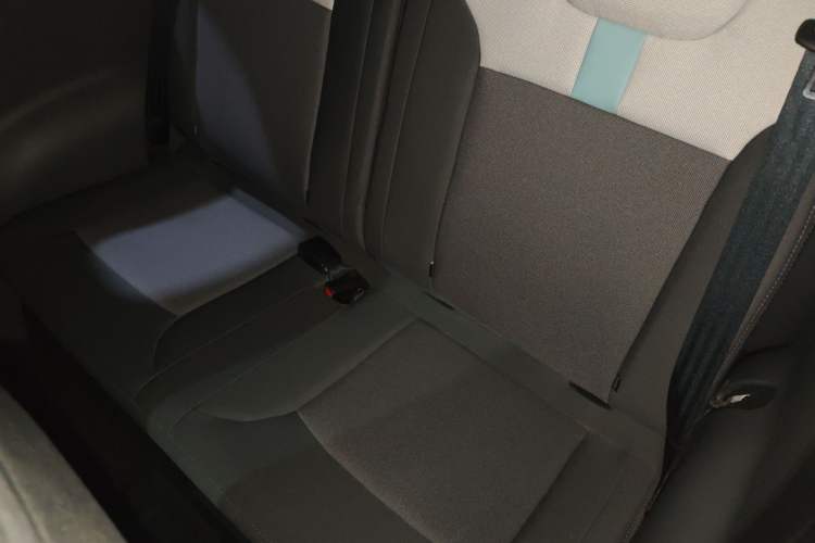 Used CHANGAN NEVO Lumin 2022 155 km – Refreshingly Sweet Edition Left Rear Seat