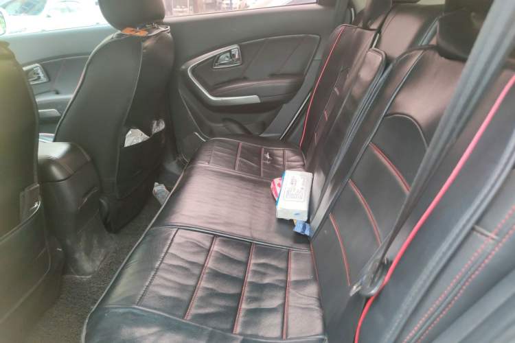 Used Huatai Santa Fe 2016 1.5T Gasoline Manual Two-Wheel Drive Smart Enjoyment i3 Model Left Rear Seat