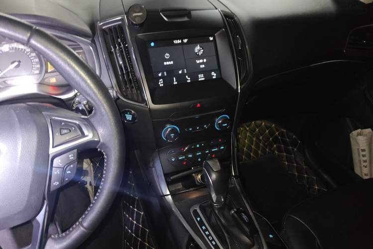 Used Ford Edge 2018 EcoBoost 245 Two-Wheel-Drive Titanium 7-Seater China VI Standard