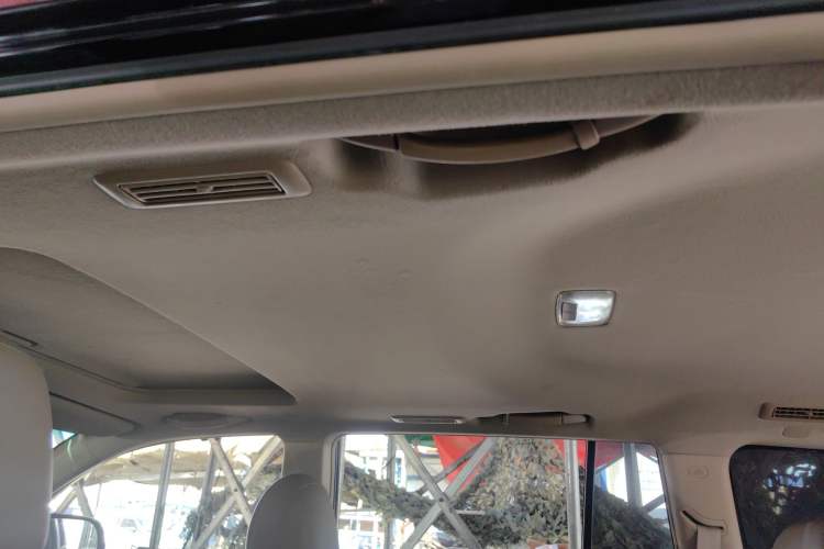 Used Toyota Highlander 2009 2.7L Two-Wheel Drive 7-Seater Luxury Edition Headliner