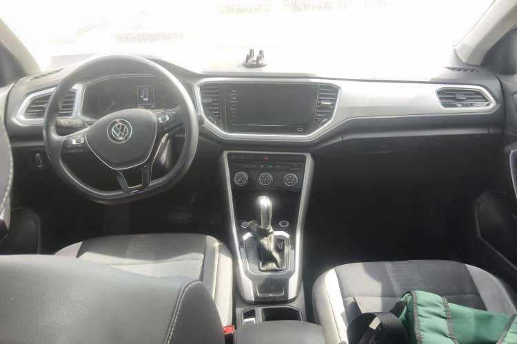 Used Volkswagen T-ROC 2022 280TSI DSG Two-Wheel Drive Elite PLUS Center Console