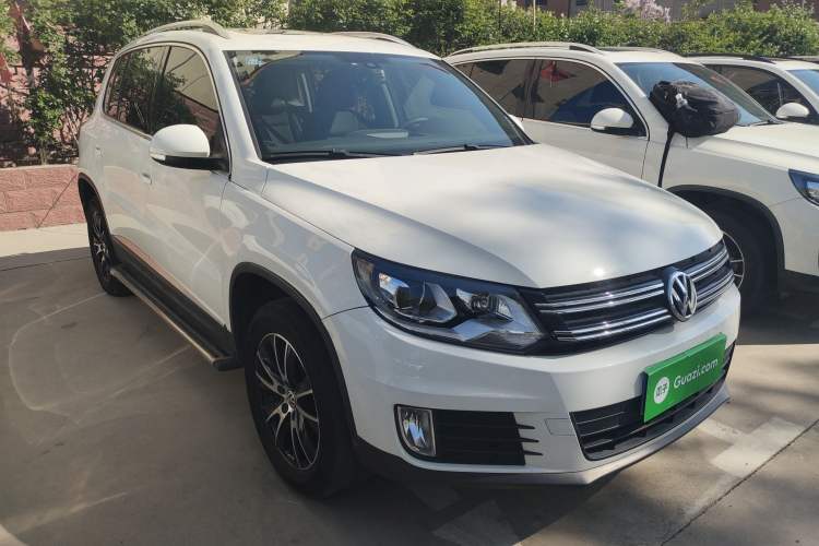 Used Volkswagen Tiguan 2016 300TSI Automatic Two-Wheel Drive Luxury Edition Front Right 45 Deg