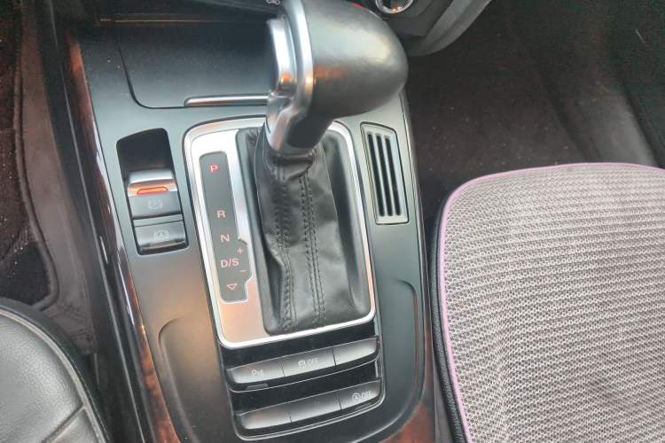 Used Audi A4L 2015 35 TFSI Automatic Comfort Model Gear Lever