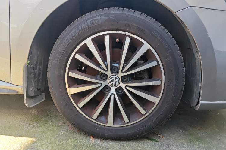 Used Volkswagen Lavida 2014 1.4TSI DSG Sport Edition
