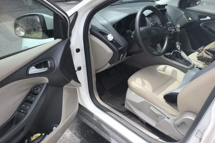 Used Ford Focus 2015 Sedan 1.6L Automatic Comfort Model Driver Seat