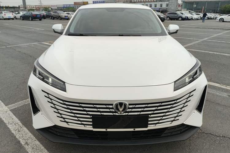 Used CHANGAN Eado 2025 Blue Whale 1.5T 500Bar Prestige Model
