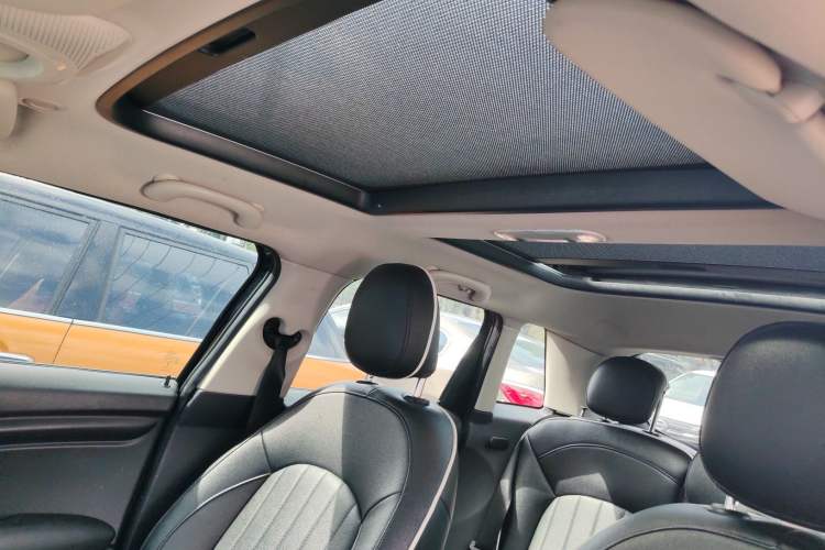 Used MINI MINI 2017 1.5T COOPER Ice Blue Limited Edition Five-Door Version