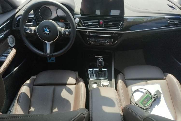 Used BMW 1 Series 2023 120i M Sport Night Edition Center Console