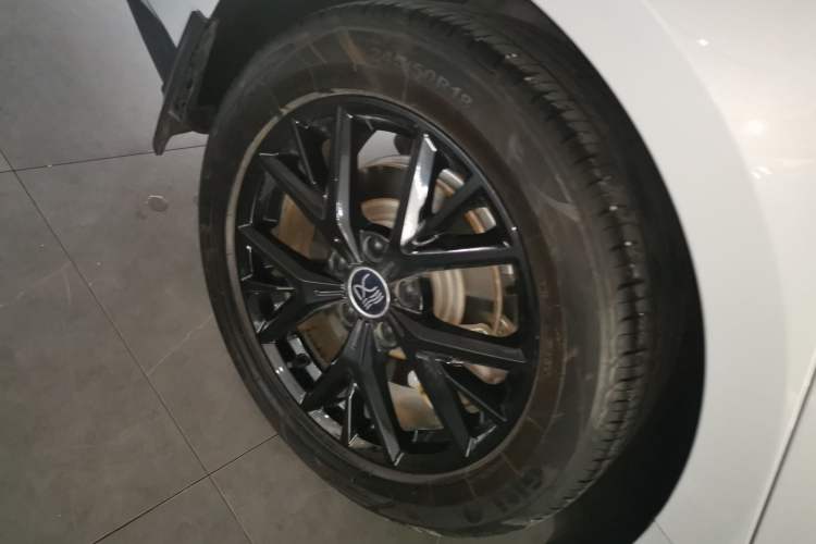 Used BYD Han 2025 DM-i 125KM Elite Model Right Rear Wheel Hub