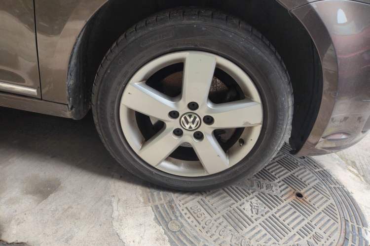 Used Volkswagen Touran 2011 1.4T Manual Zhiya Edition 5 Seats Right Front Wheel Hub