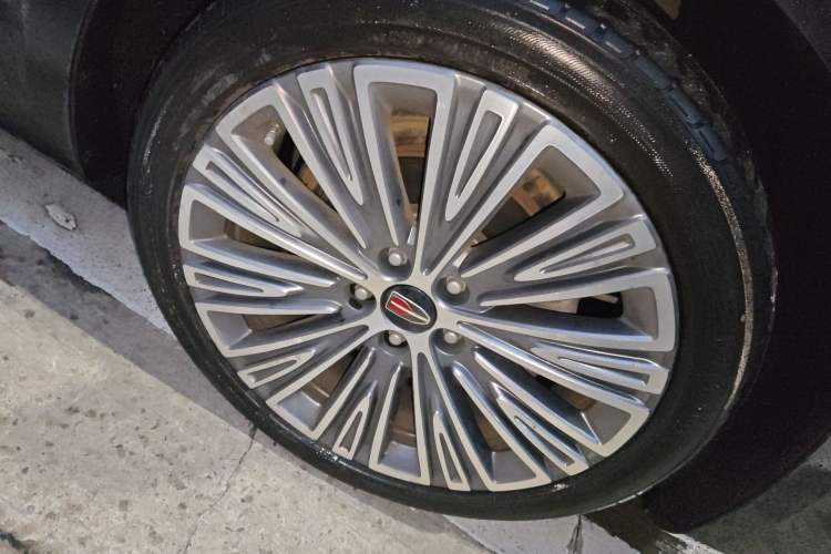 Used Hongqi H5 2022 Classic Model Facelift 1.5T DCT Qiyun Edition Right Front Wheel Hub